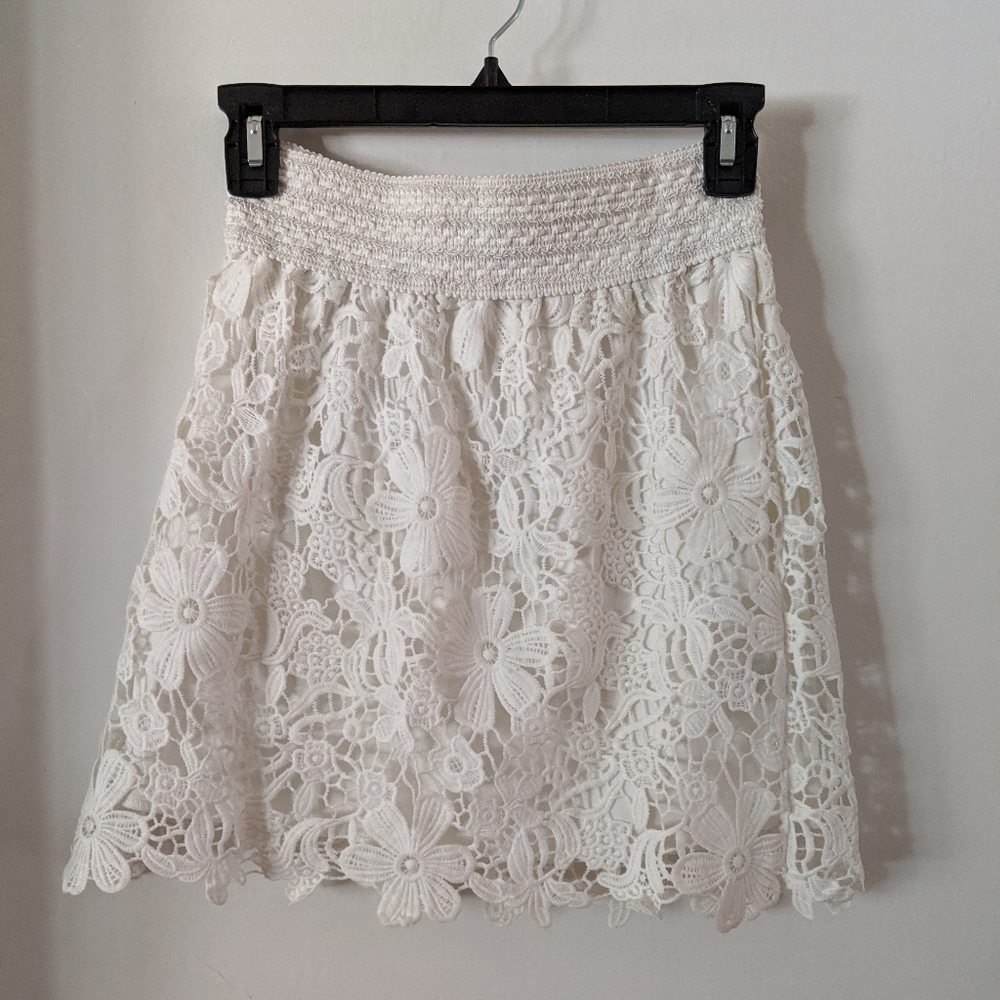 White lace boutique skirt